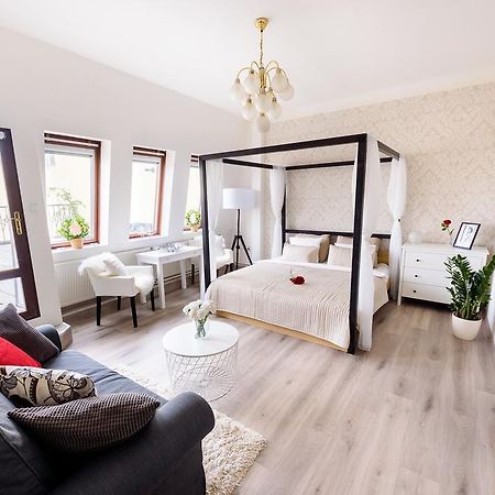 Apartament A/C + Terrace Breakfast At Tiffany'S Praga Zewnętrze zdjęcie