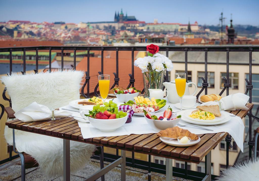 Apartament A/C + Terrace Breakfast At Tiffany'S Praga Zewnętrze zdjęcie